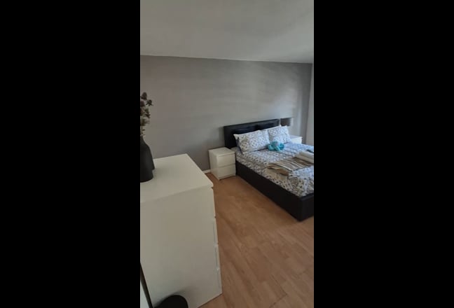 A large Double Room  Main Photo