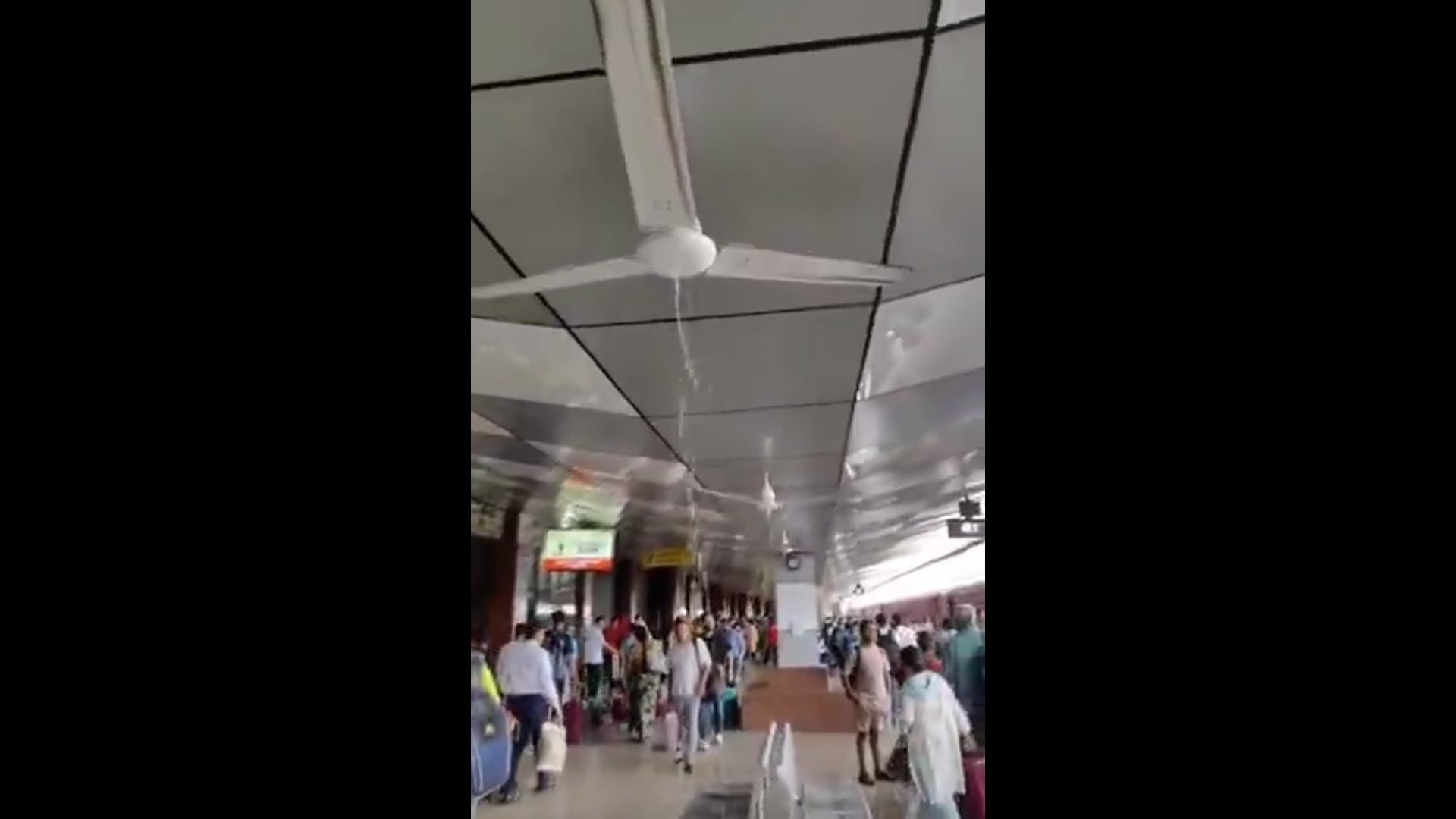 ▶️....पहली बरसात में देश के सबसे VIP संसदीय क्षेत्र वाराणसी के रेलवे स्टेशन का हाल