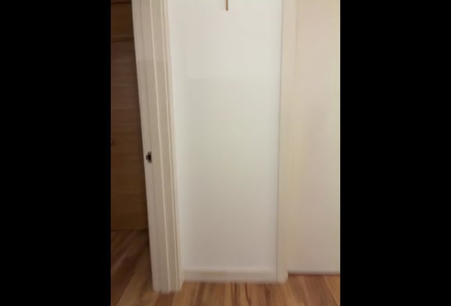 Sunny Room available with amazing transport Main Photo