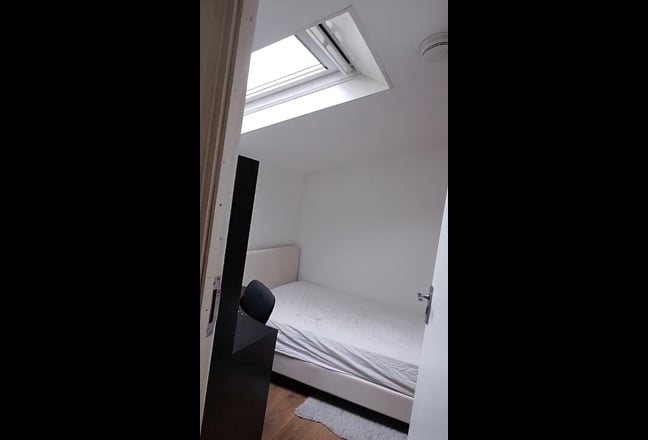 Loft Room by Jubilee tube. Living room/Bills incl Main Photo