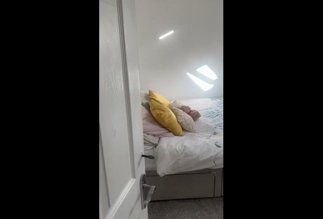 Room Available in a Friendly Wapping House Main Photo