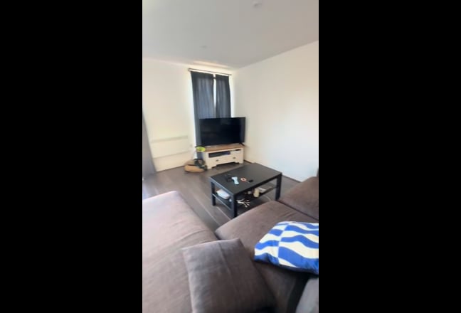 Offer received - London Bridge top-floor flat 2bed Main Photo