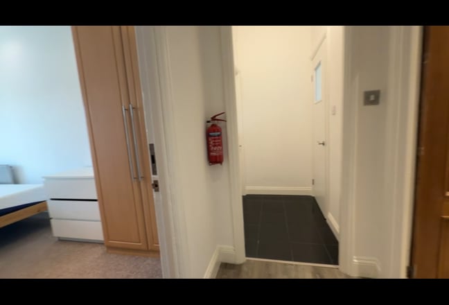 Bright Double Room Near Finchley Rd (W25.03) Main Photo