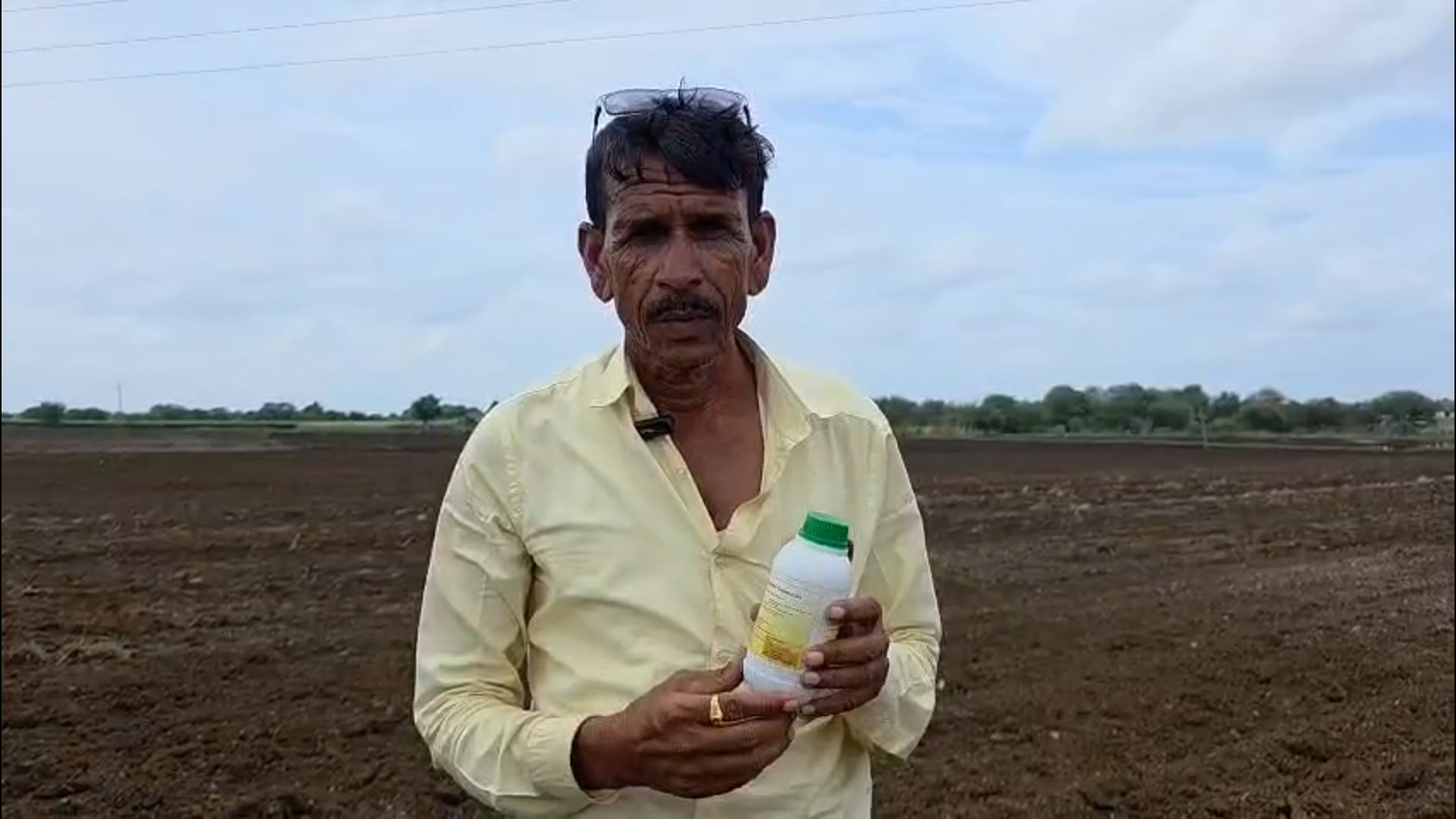 गट शेतीच्या माध्यमातून शेतकऱ्यांना एक्सपायरी औषधे वितरण