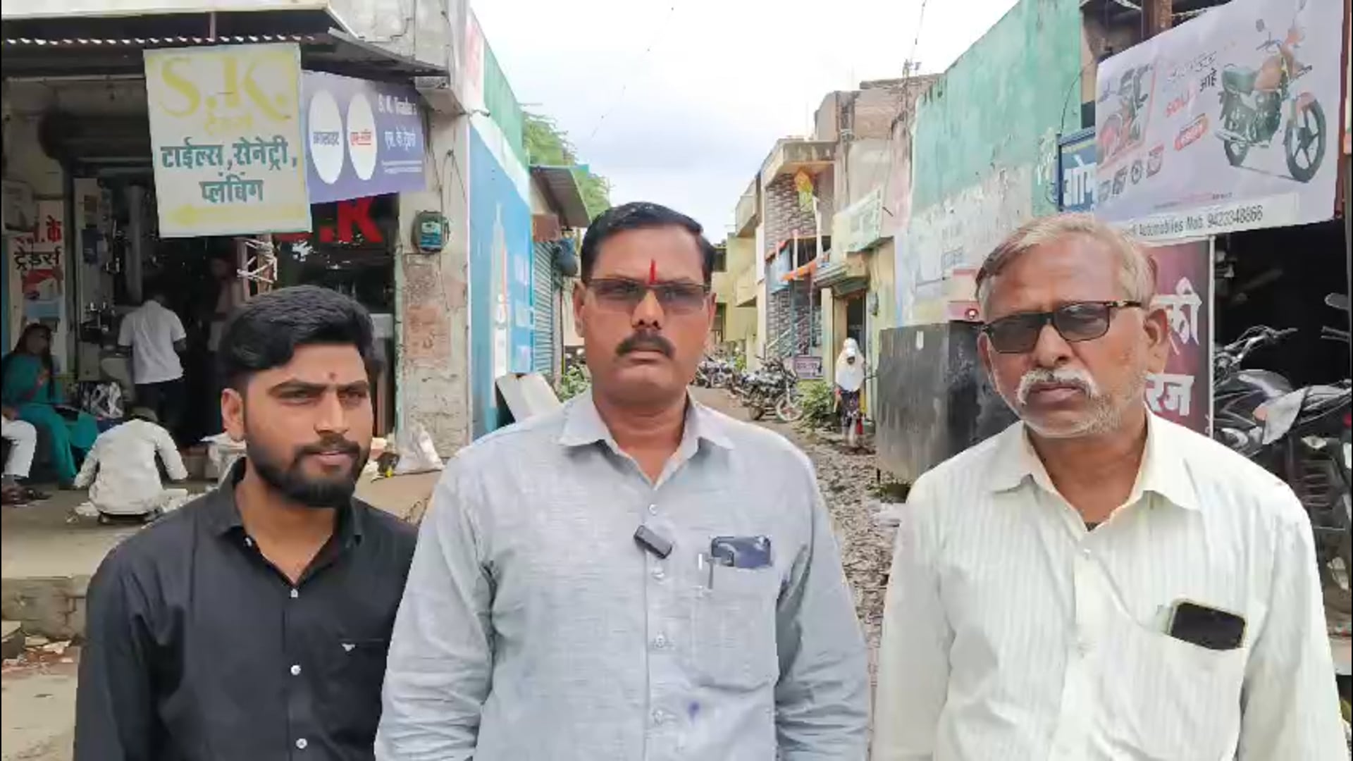 औसा नाथ नगरातील रस्त्याची दयनीय अवस्था,नागरिकांचे नगरसेवकांना सवाल