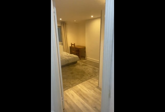 Room in Brook Green to rent for summer Main Photo