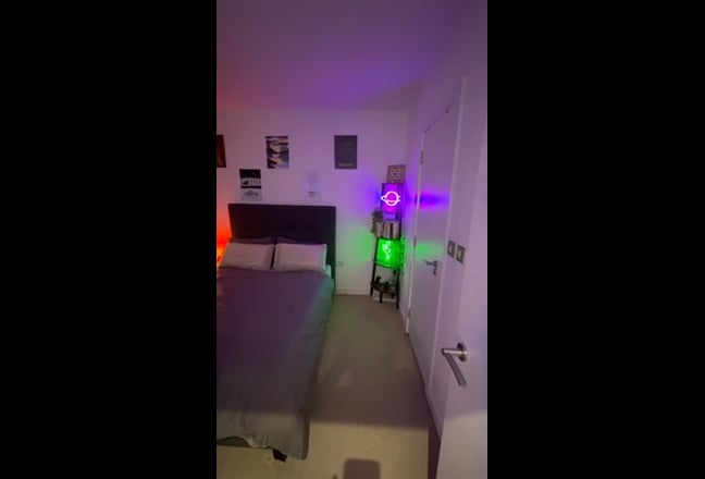 Looking for a flatmate  Main Photo