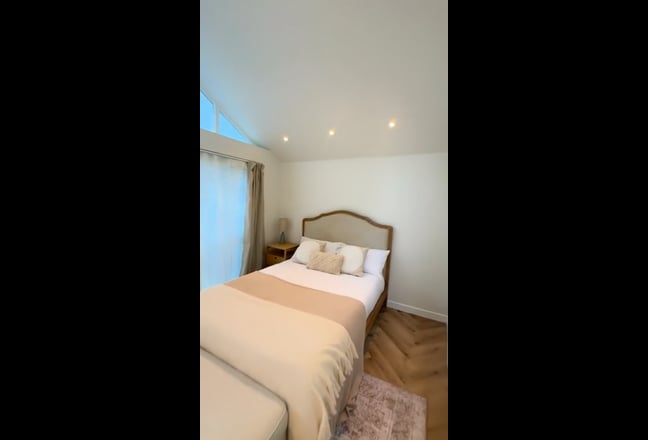 Fully Furnished Studio (Oxford Rd) Bills Included Main Photo