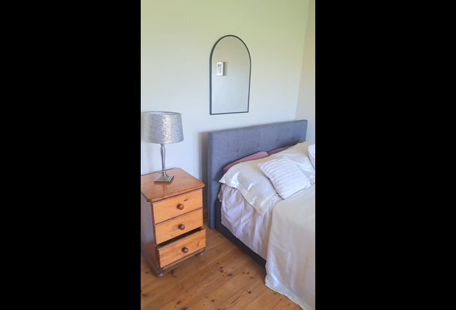 Spacious room &pound;560. Detached home. Female or male  Main Photo