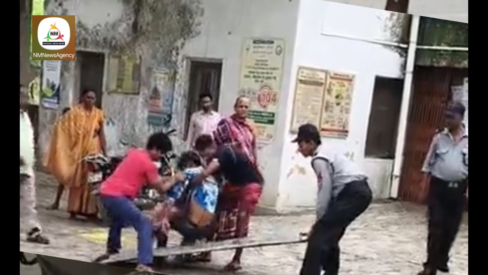 बाइक की टक्कर से 12 वर्षीय छात्र घायल पीएचसी में इलाज के बाद रेफर