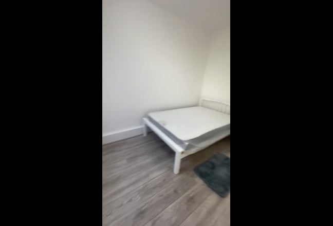 Large Double Room | St Katharine Docks | 8 Aug Main Photo