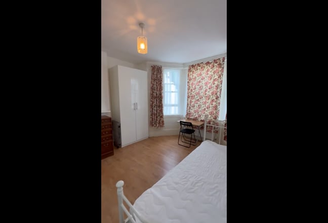 Studio Flat Available Near Hammersmith Station  Main Photo