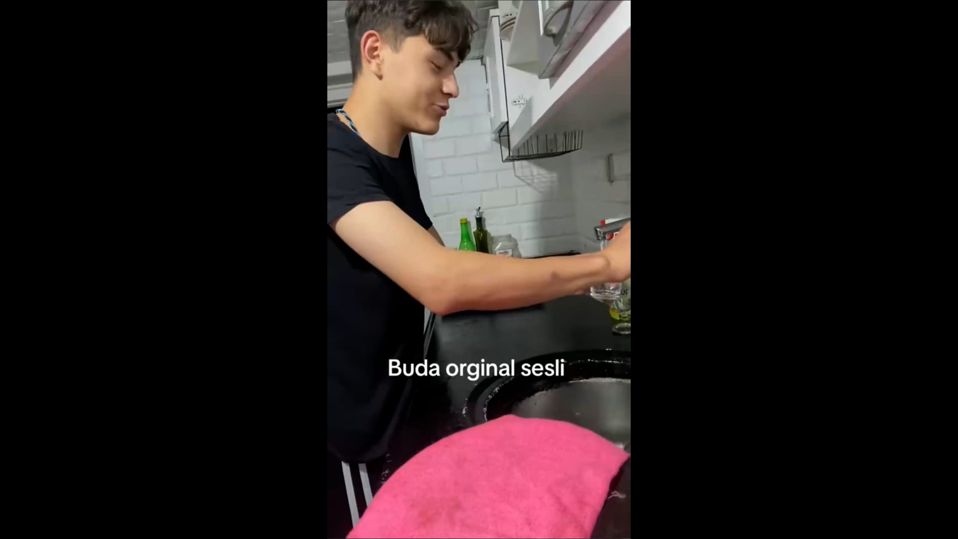 Musluk su içiyor