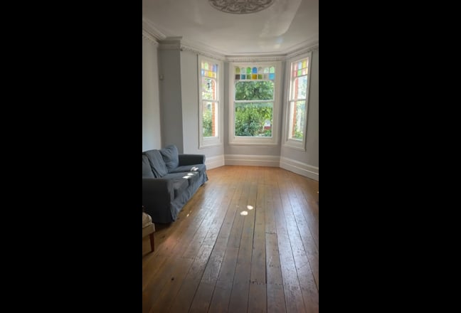 Charming room in airy Victorian house  Main Photo