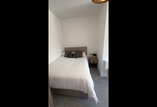 Bright Ground Floor Studio - Great for Couples Main Photo