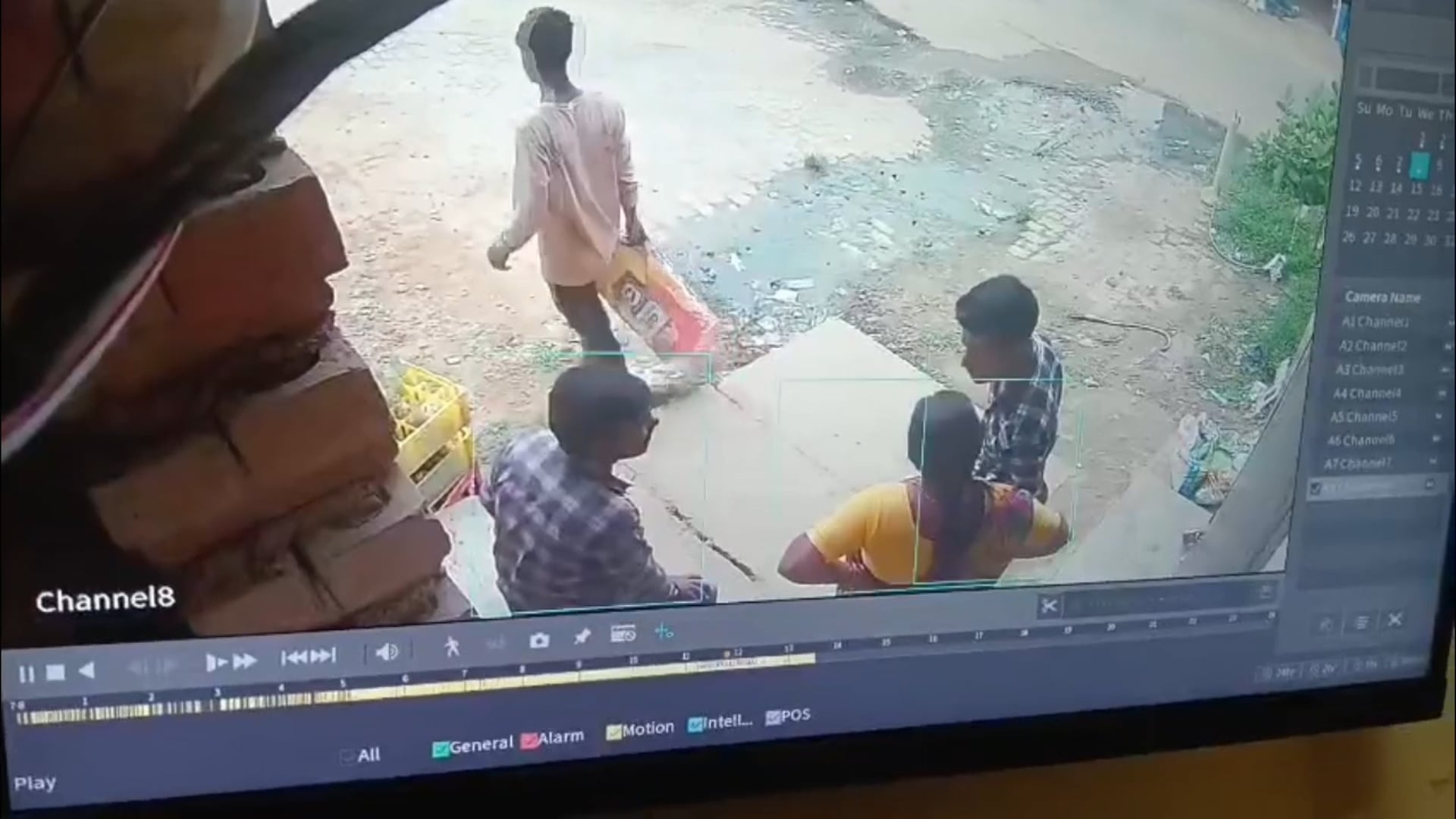 बैंक के बाहर हाईटेक ठगी, यूको बैंक से रुपया निकल कर लौट रही महिला से ₹20000 उड़ाया।