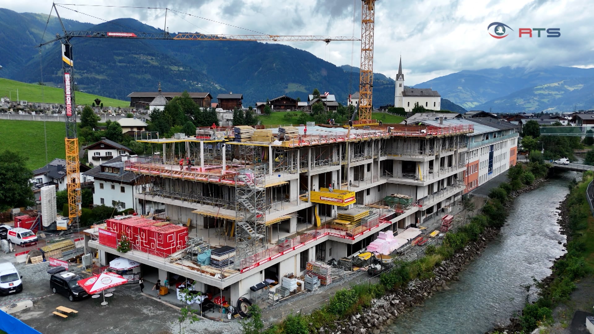 die-schule-waechst-firstfeier-der-neuen-volksschule-in-kaprun