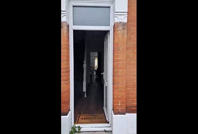 Spacious Double Room in a beautiful house Main Photo