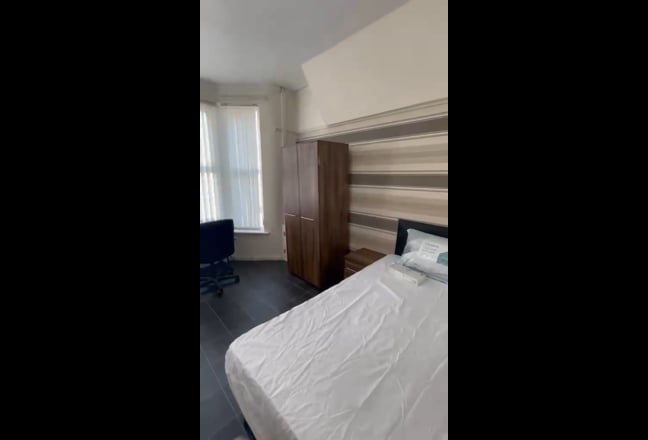 5 Double Rooms Available Now! 5 Bed 2 Bath HMO L15 Main Photo