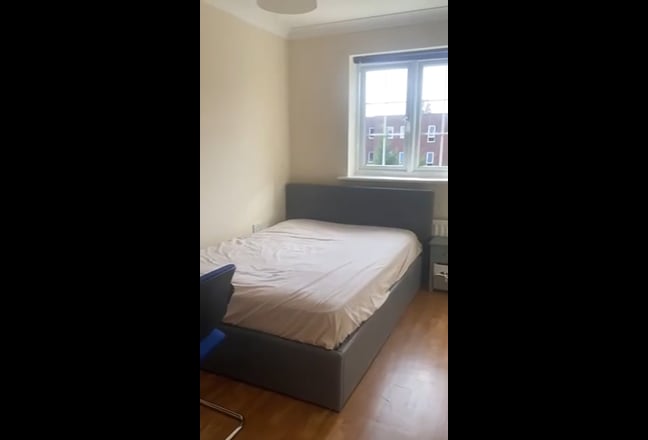 Room to let in cowley Main Photo