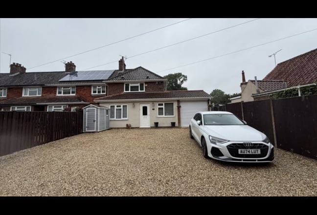 1st AUGUST- student house available for 4 people. Main Photo