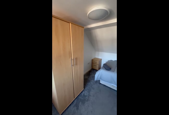 *Amazing Large Modern House - Free Parking*  Main Photo