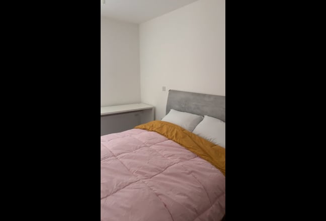 Large Double Room on the Rock Shopping Centre Bury Main Photo