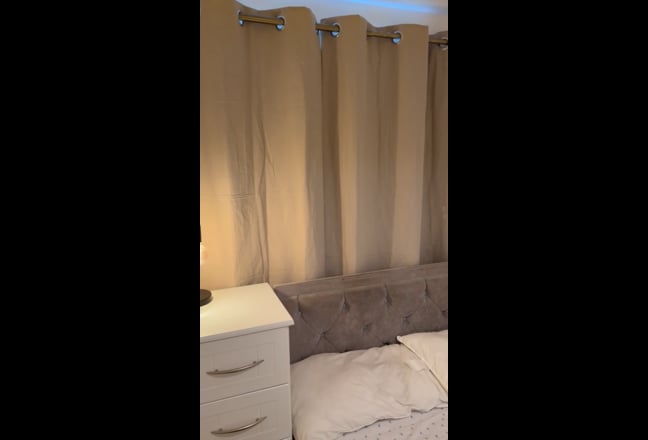 Double room with private bath/toilet, bills incl. Main Photo