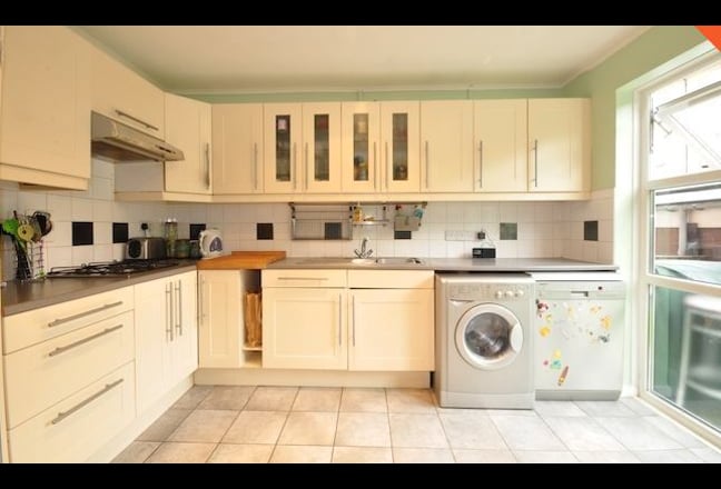 Lovely 3 Bed House; Clapton Station Main Photo