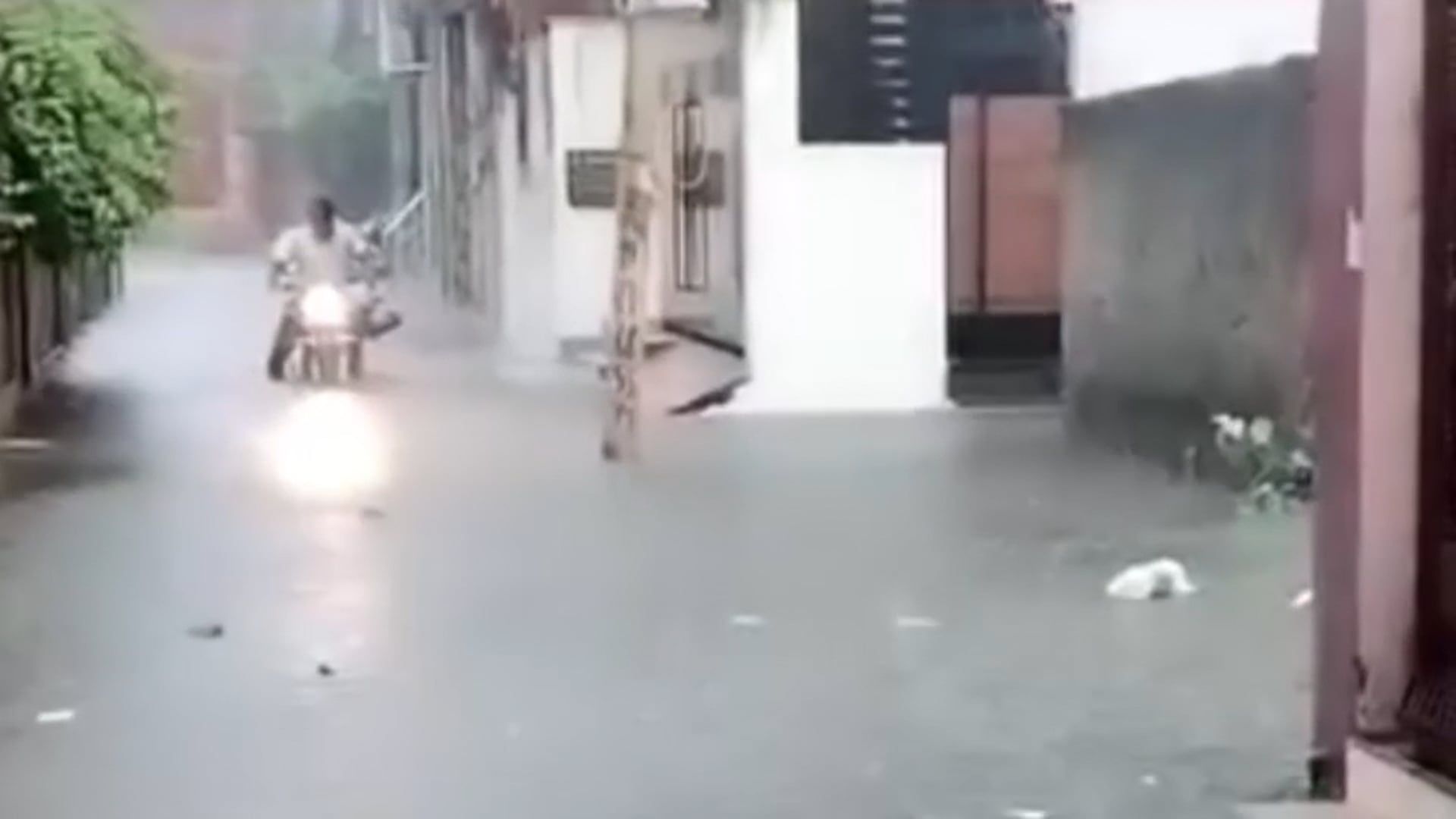 रुड़की! शहर में भारी बारिश से जनता बेहाल! घरों में घुसा पानी! सड़के हो रही जलमग्न!