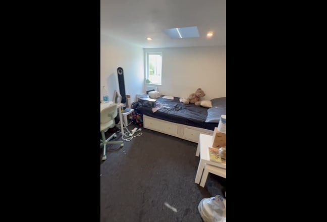 Large double room ensuite on 2nd floor 20th July Main Photo