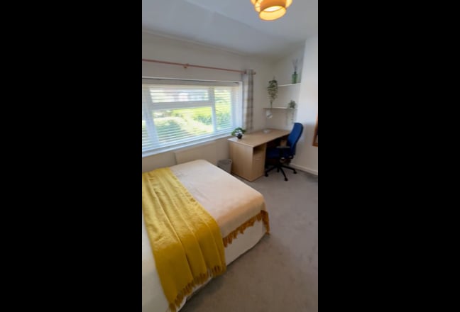 Spacious Room / Large Garden / Bills Incl /Parking Main Photo
