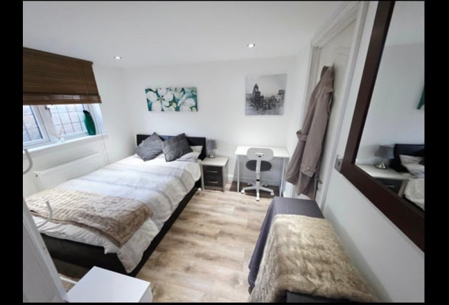 Self-Contained Annex & Large Furnished Double Room Main Photo