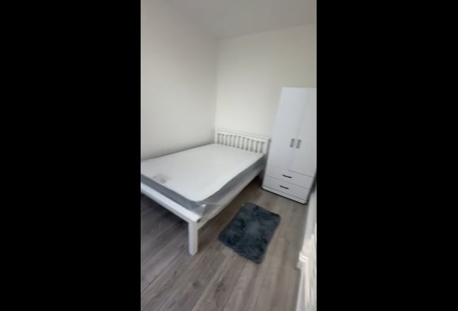 2 Double Rooms | St Katharine Docks | 9 Aug/9 Sept Main Photo