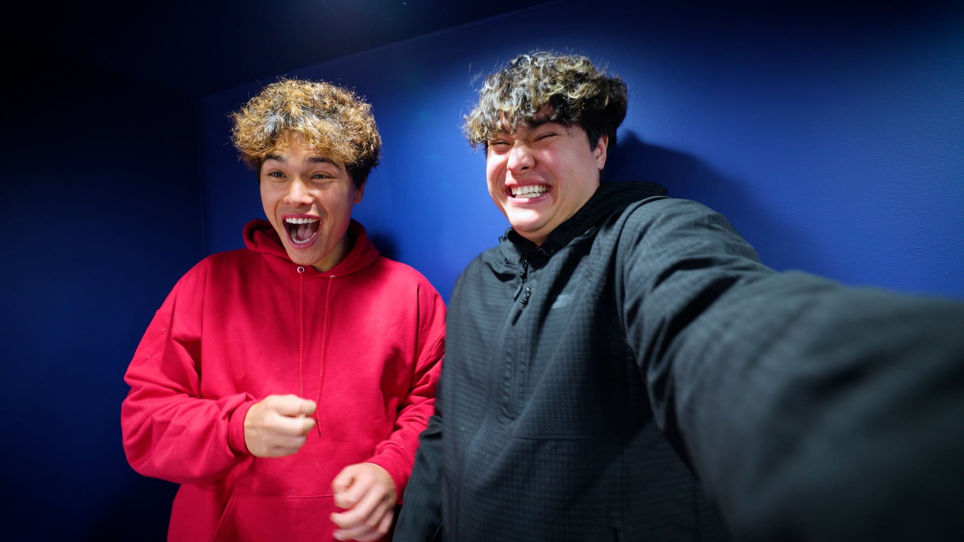 Stokes Twins! – Trailer "Stoked"
