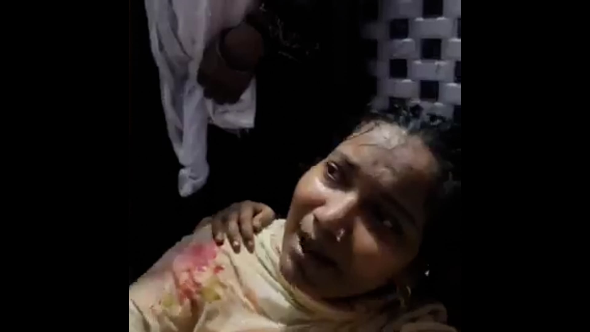 बैडरूम मर्डर केस :-*
बीवी ही निकली क़ातिल...*
कुवैत से लौटे शौहर का किया काम तमाम. अब बॉयफ्रेंड सहित अरेस्ट*

अब बिहार के किशनगंज