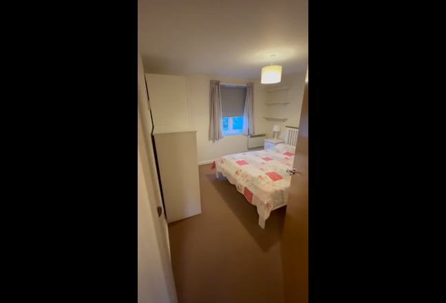 Single Room with Private Bathroom  in City Centre Main Photo
