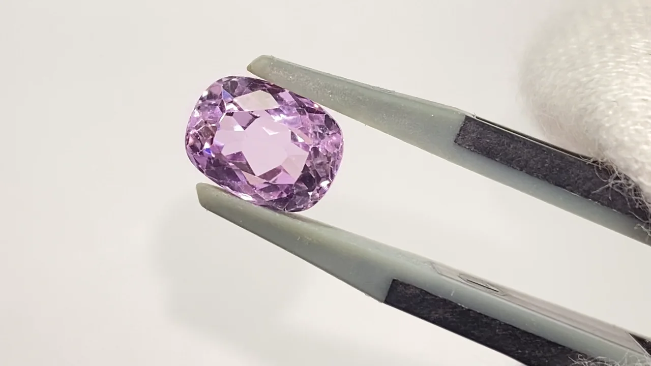 宝石質クンツァイト AAAA ルース ファセットカット 1粒 NO.24【1点もの