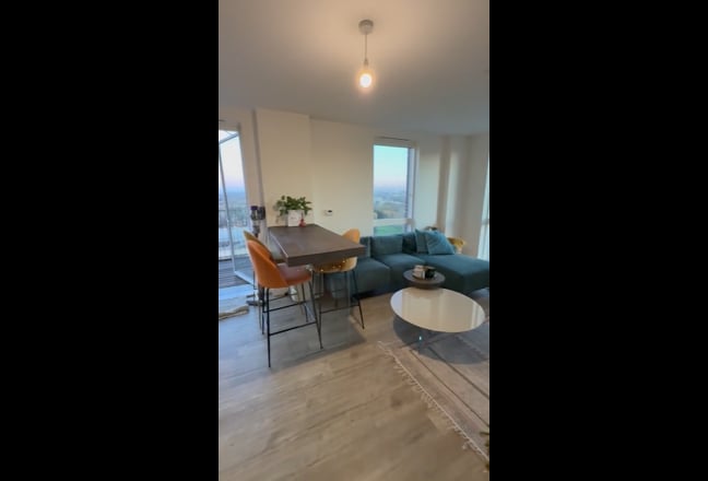 Modern Ensuite Room | Panoramic Views | Female Main Photo