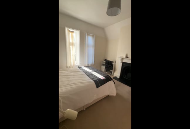 Spacious furnished room  Main Photo