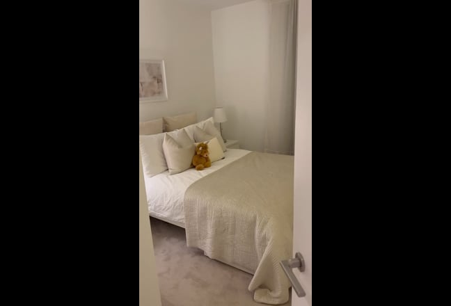 ⭐️ Double Room in Royal Wharf Private Bathroom ⭐️ Main Photo