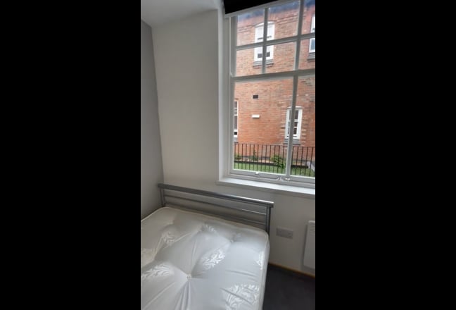 Brand new Studio all bills Inc-3 mins to UoL Main Photo
