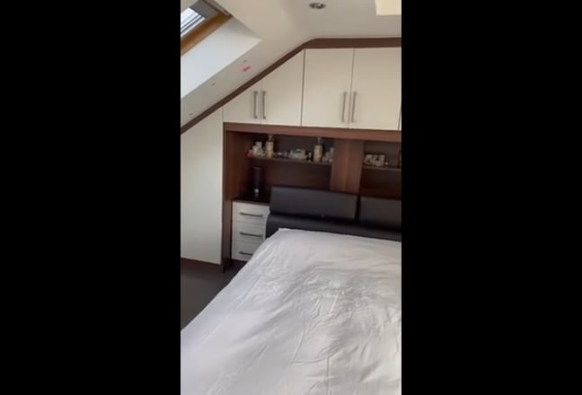 Large ensuite room in Gants Hill for female housem Main Photo