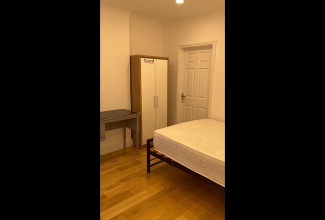 Modern Double En-Suite Room | 10min from Colindale Main Photo