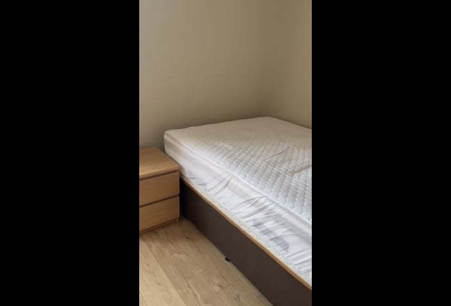 Newly decorated and furnished room to let  Main Photo