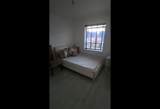 Double  Room  Available  (Female preferred) Main Photo