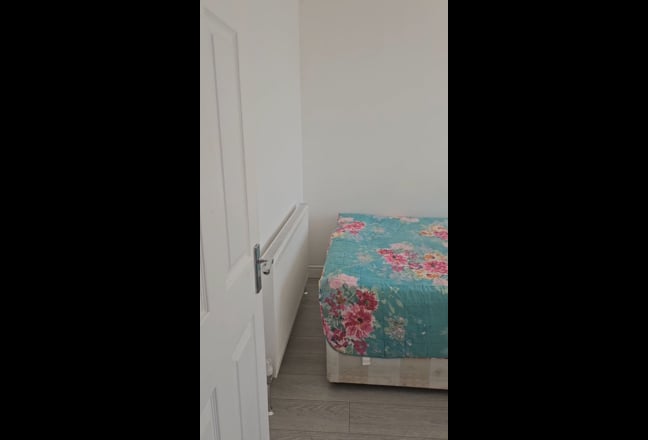 Double Bedroom Studio Flat, Bills Inc – Croydon Main Photo