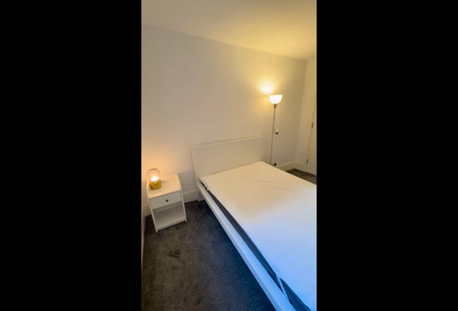 🌿 Spacious En-suite Double | 5-min Walk to station Main Photo