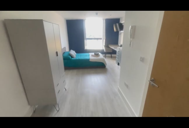 Luxury Studio-Bills Inc-Gym-Free laundry-&pound;795pcm Main Photo