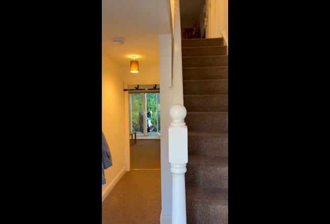 Spacious Room in 4 Bedroom Shared House Main Photo
